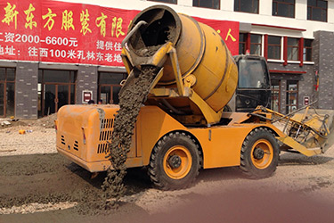 HMC self-loading mobile concrete mixer